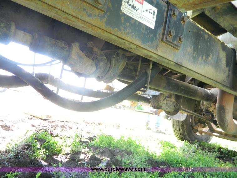 image for item G7876 1988 Ford L9000 AeroMax boom truck