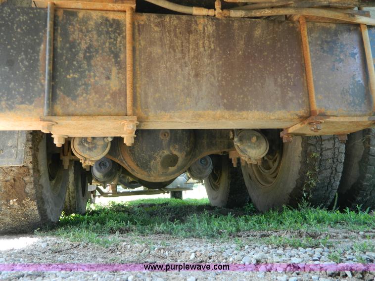 image for item G7876 1988 Ford L9000 AeroMax boom truck