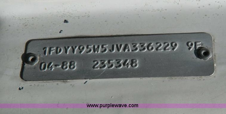 image for item G7876 1988 Ford L9000 AeroMax boom truck