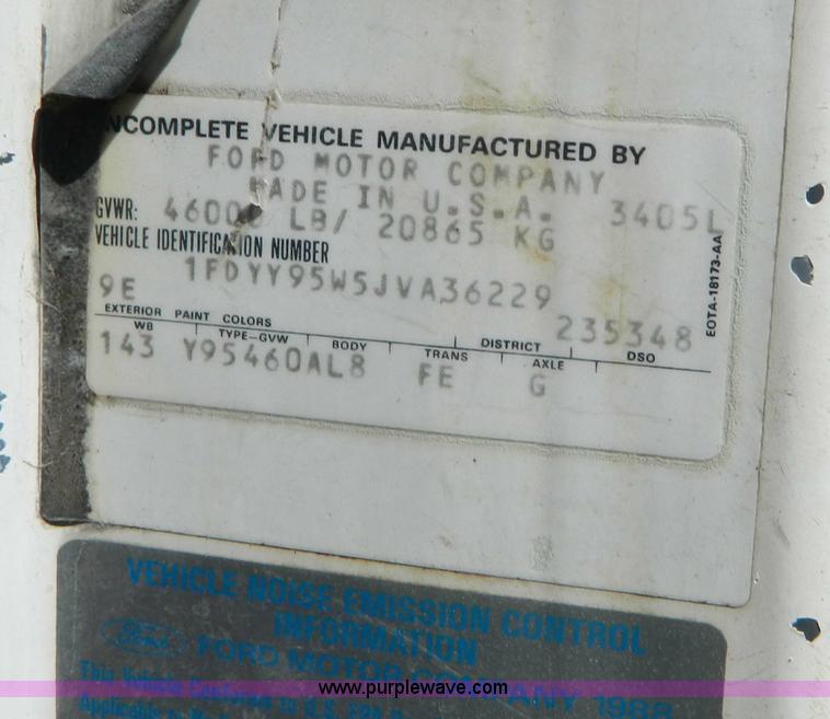 image for item G7876 1988 Ford L9000 AeroMax boom truck