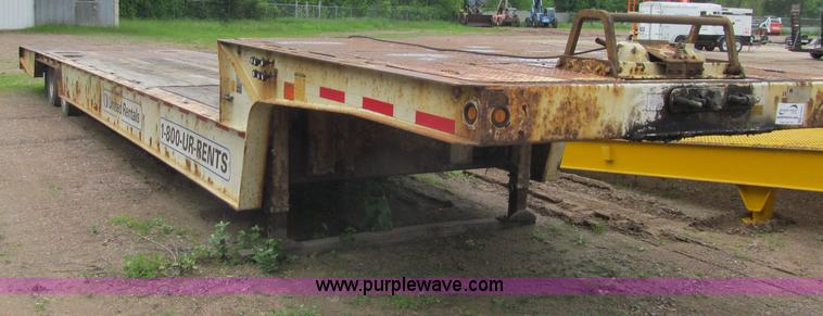 image for item G8683 2006 Trail King trailer