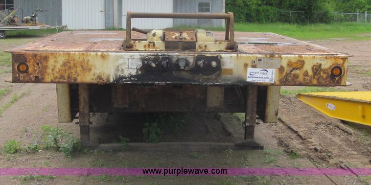 image for item G8683 2006 Trail King trailer