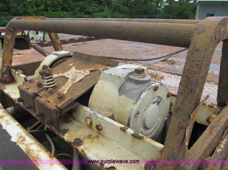 image for item G8683 2006 Trail King trailer