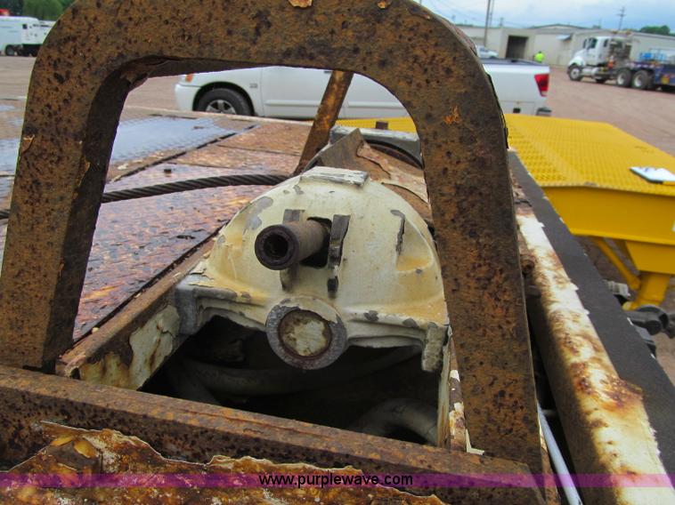 image for item G8683 2006 Trail King trailer