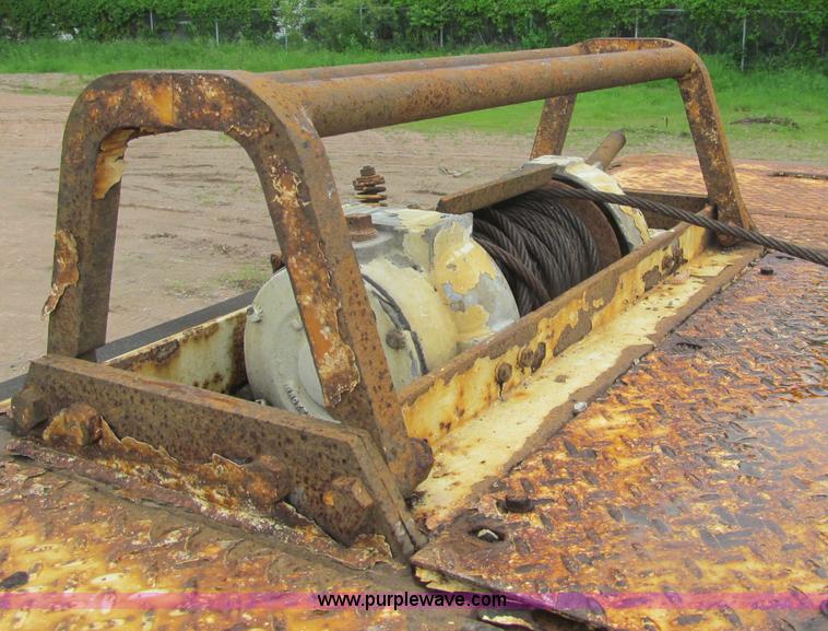 image for item G8683 2006 Trail King trailer