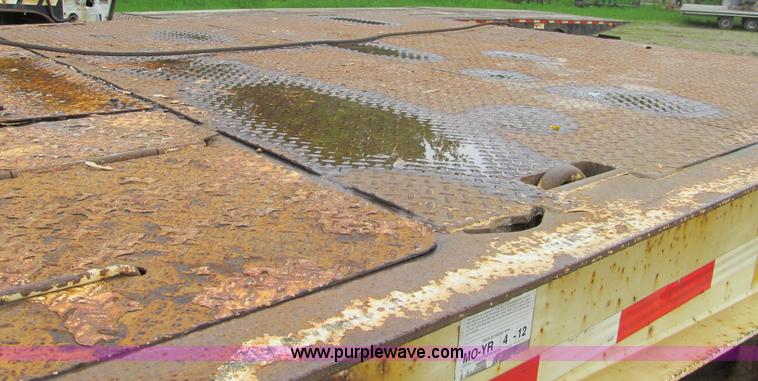 image for item G8683 2006 Trail King trailer