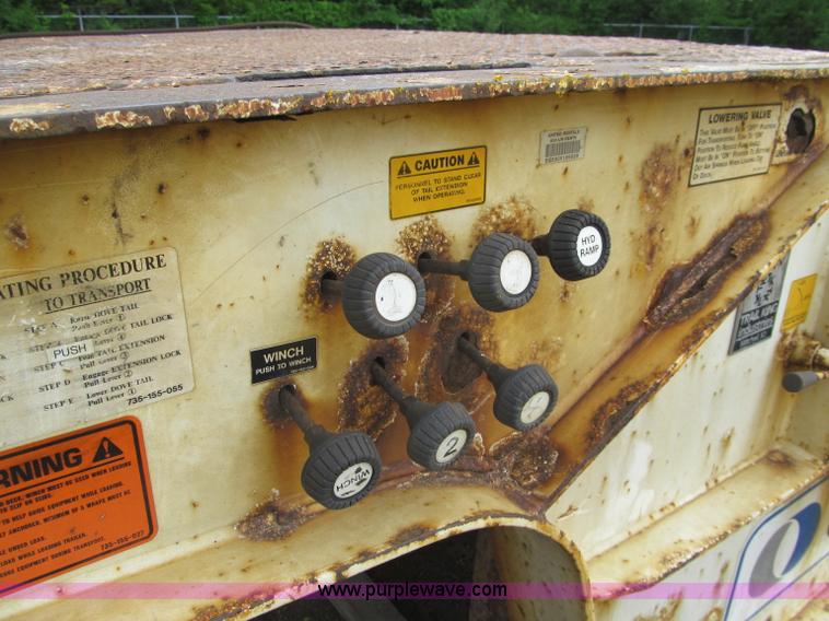 image for item G8683 2006 Trail King trailer