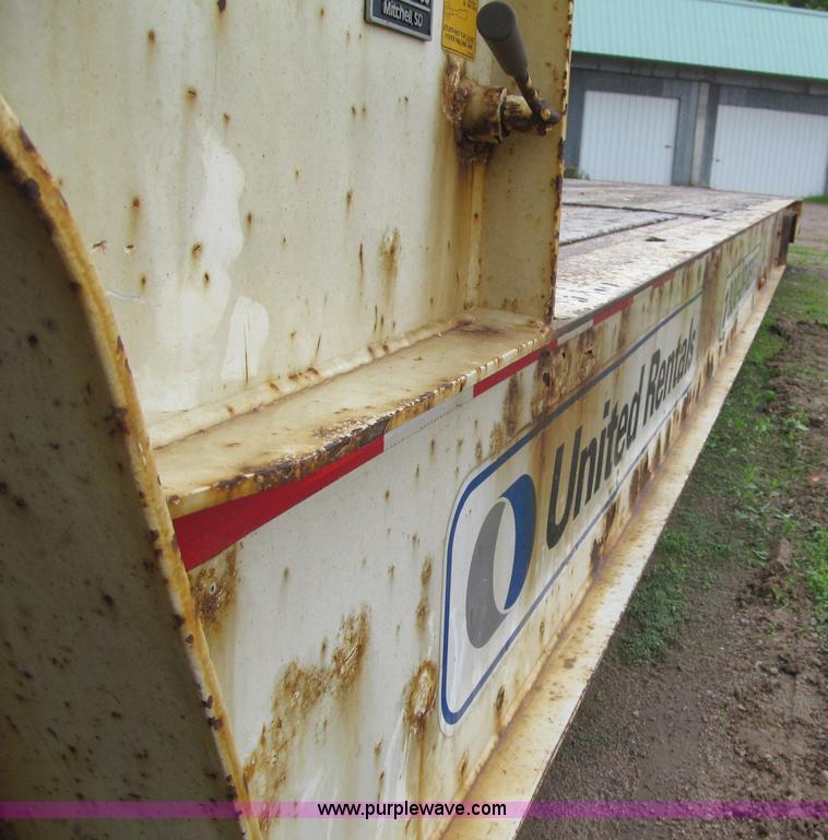 image for item G8683 2006 Trail King trailer