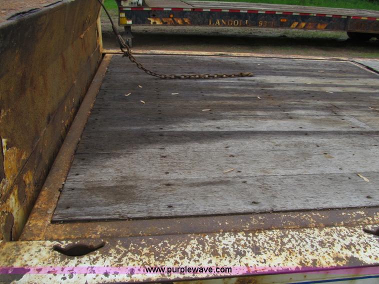 image for item G8683 2006 Trail King trailer