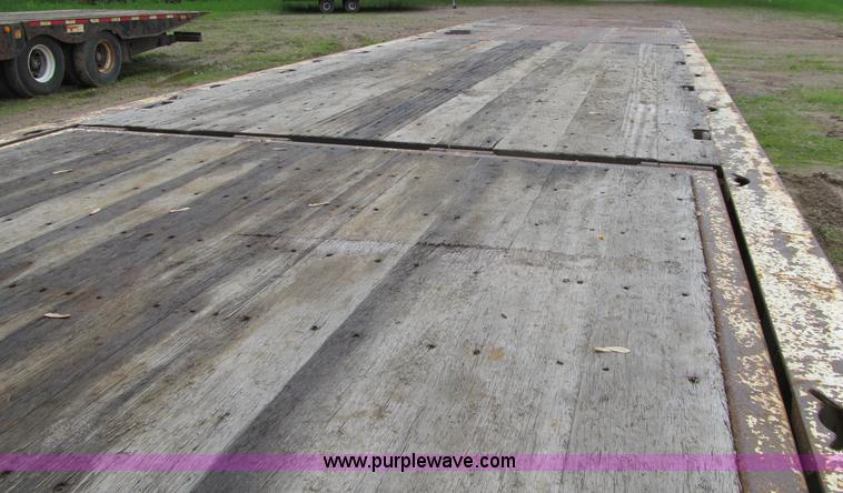 image for item G8683 2006 Trail King trailer