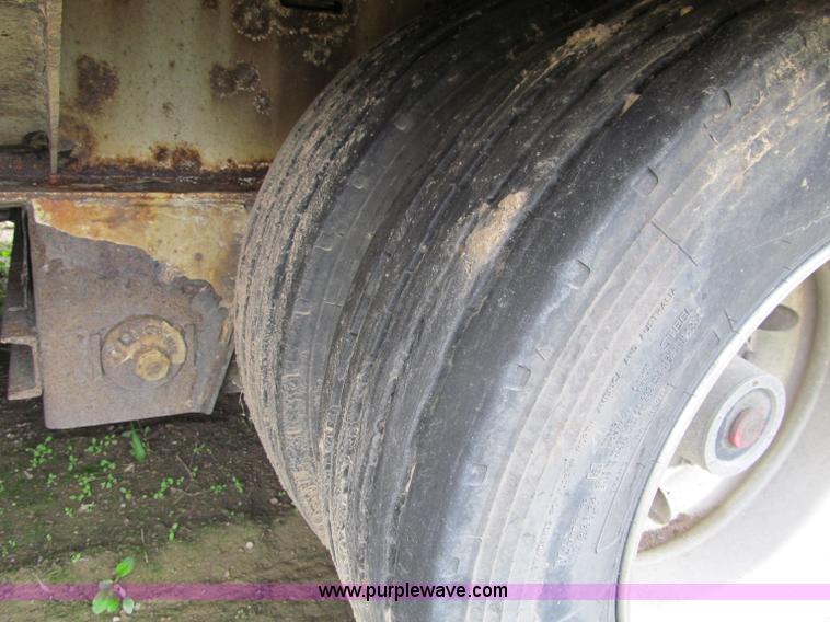 image for item G8683 2006 Trail King trailer