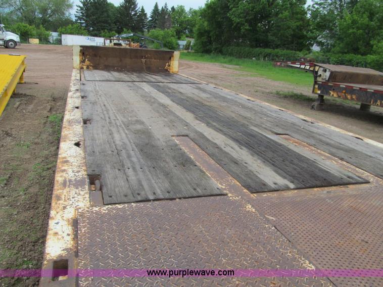 image for item G8683 2006 Trail King trailer