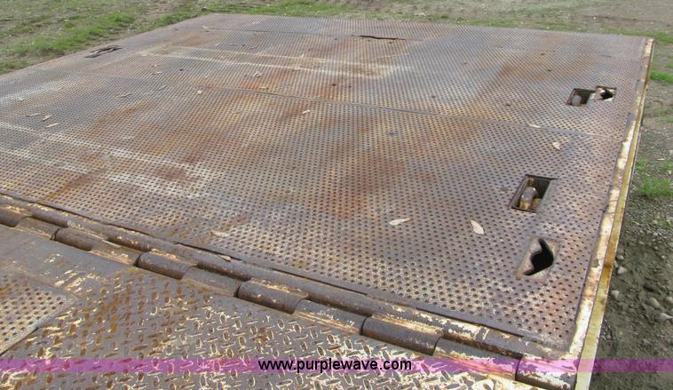 image for item G8683 2006 Trail King trailer