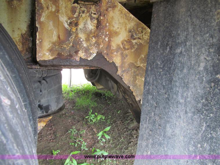 image for item G8683 2006 Trail King trailer