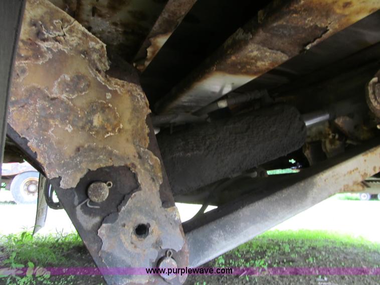 image for item G8683 2006 Trail King trailer