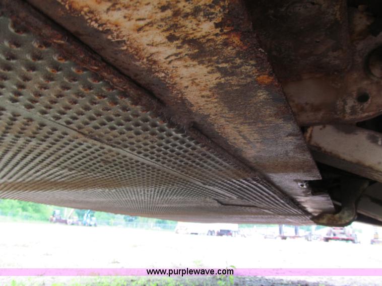 image for item G8683 2006 Trail King trailer