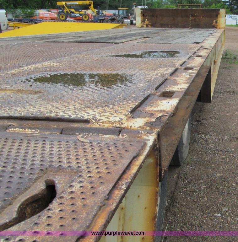 image for item G8683 2006 Trail King trailer