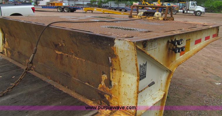 image for item G8683 2006 Trail King trailer