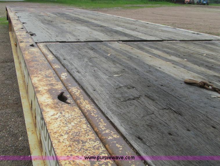 image for item G8683 2006 Trail King trailer