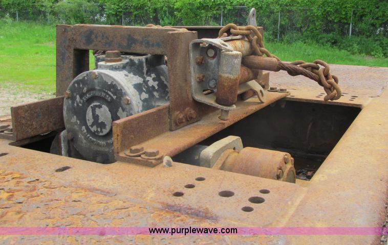 image for item G8684 2006 Landoll 930B trailer