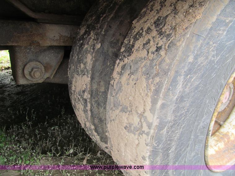 image for item G8684 2006 Landoll 930B trailer