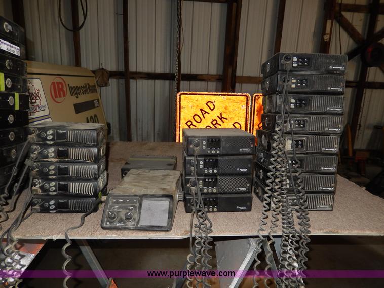 image for item AA9309 (19) assorted radios