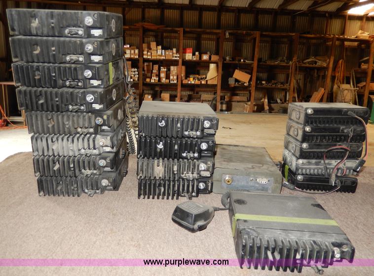 image for item AA9309 (19) assorted radios