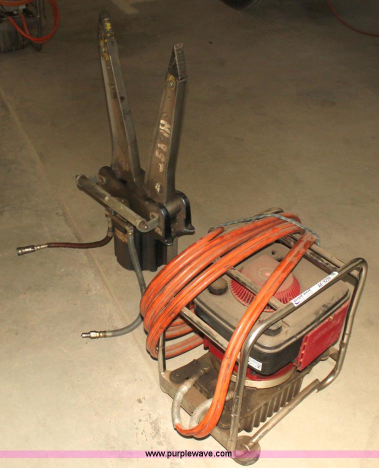 image for item AE9220 Jaws of life with pump and hose