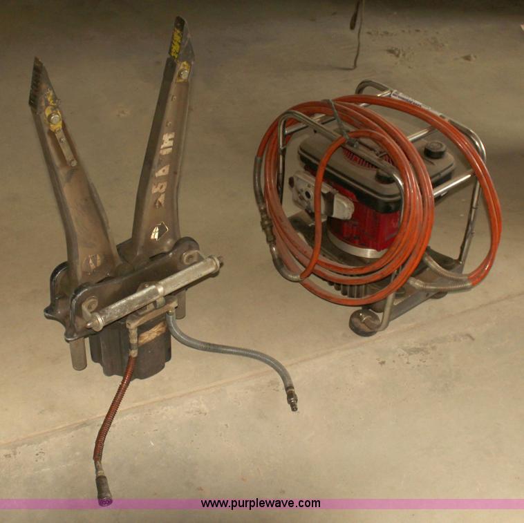 image for item AE9220 Jaws of life with pump and hose