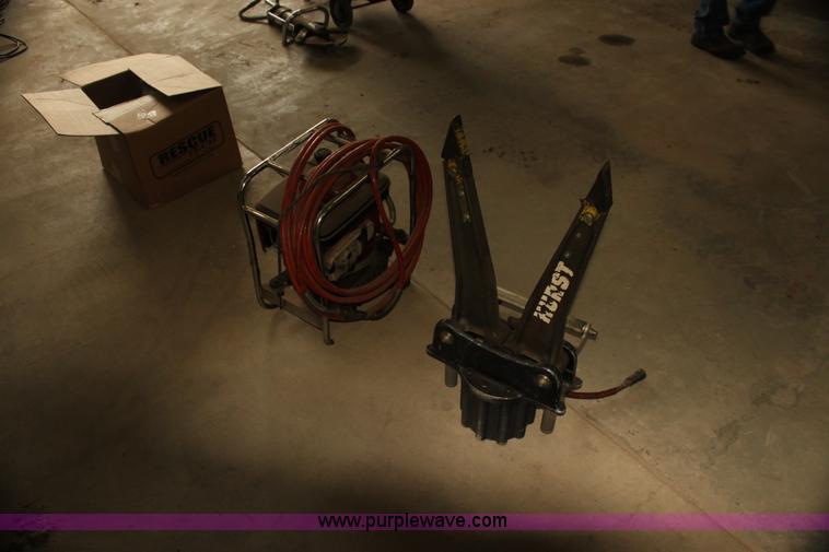 image for item AE9220 Jaws of life with pump and hose