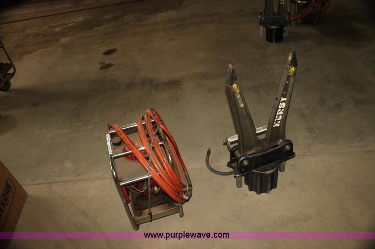 image for item AE9220 Jaws of life with pump and hose