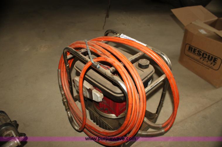 image for item AE9220 Jaws of life with pump and hose