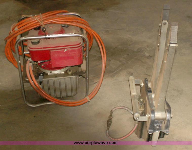 image for item AE9222 Jaws of life with pump and hose