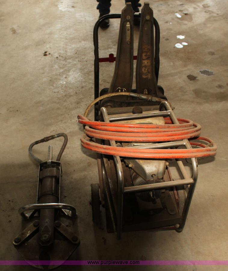 image for item AE9223 Jaws of life with pump and hose