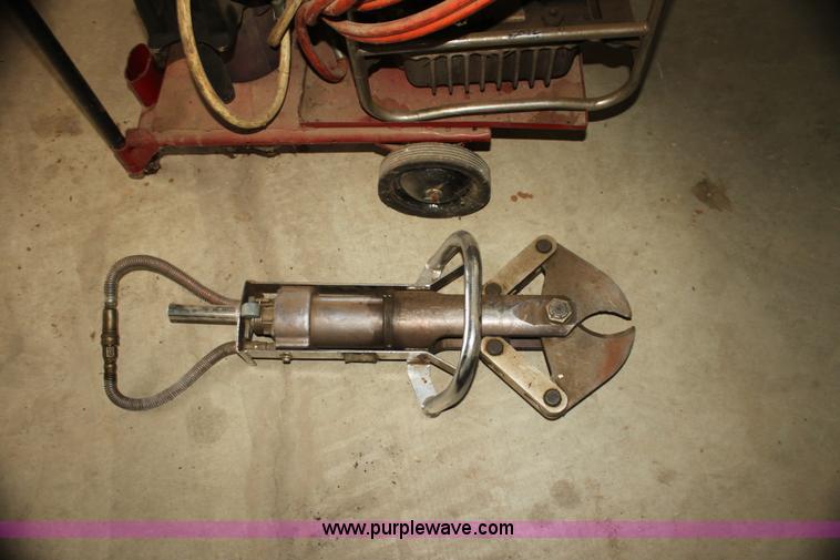 image for item AE9223 Jaws of life with pump and hose