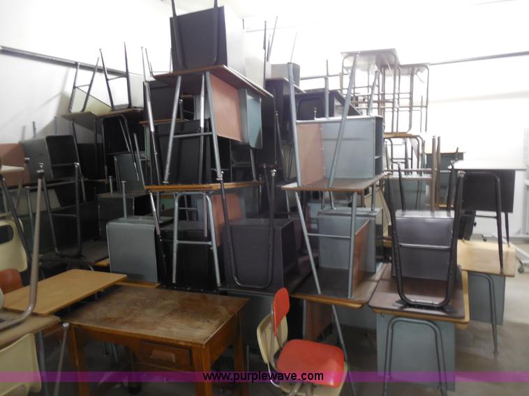 image for item AH9045 (19) assorted student desks