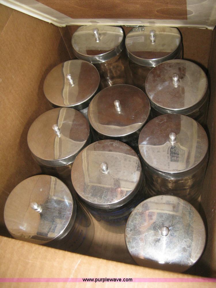 image for item AH9069 Assorted medical equipment