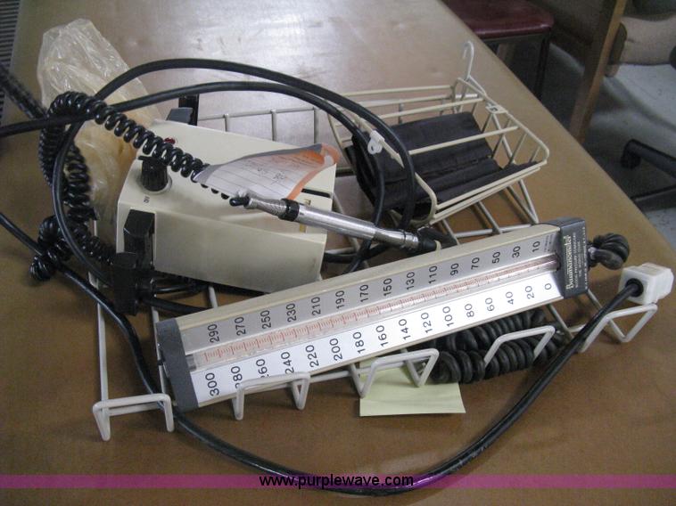 image for item AH9069 Assorted medical equipment