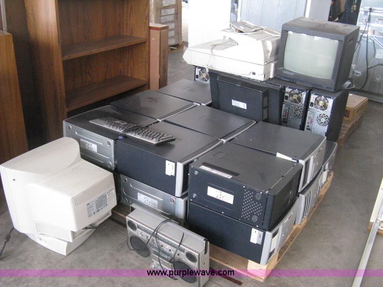 image for item AH9070 Assorted computer equipment