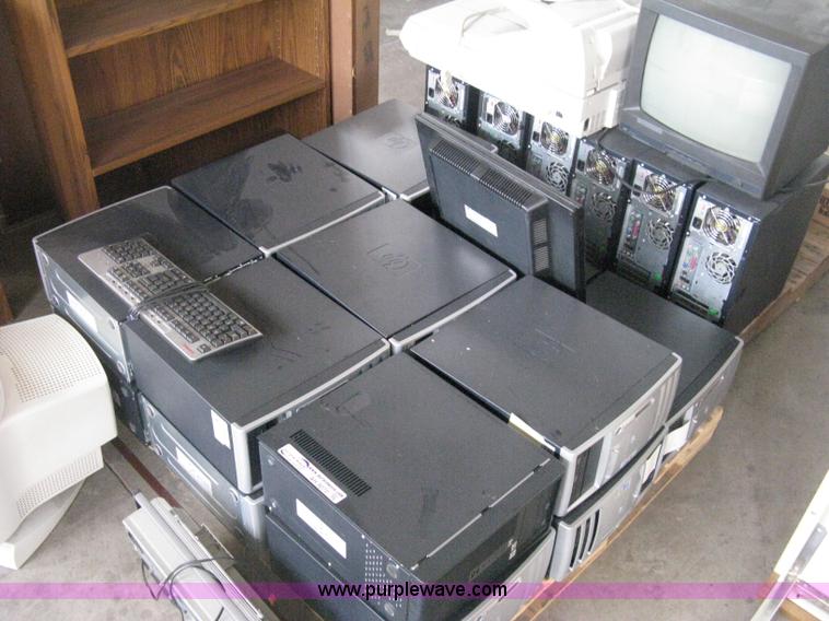image for item AH9070 Assorted computer equipment