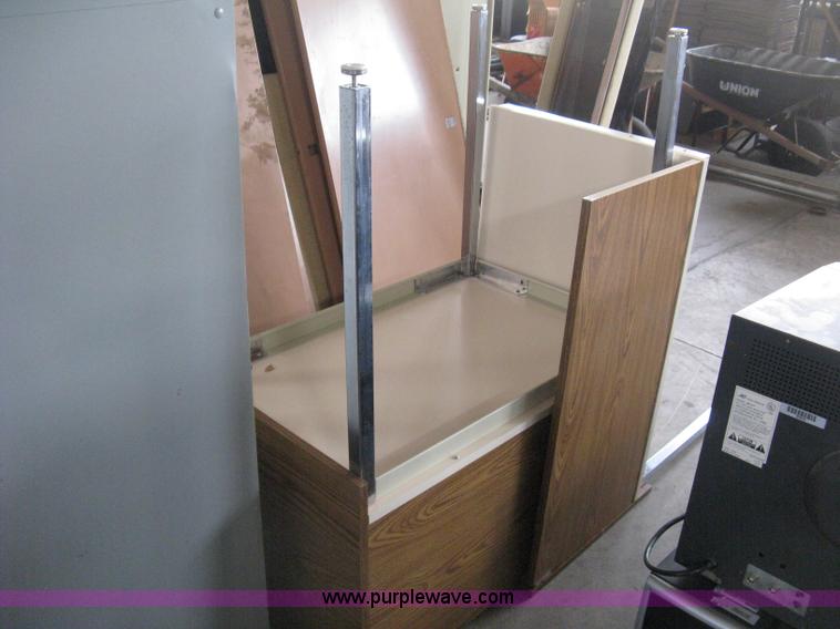 image for item AH9077 Assorted office furniture