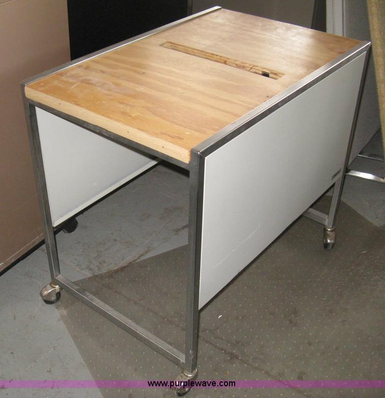 image for item AH9077 Assorted office furniture