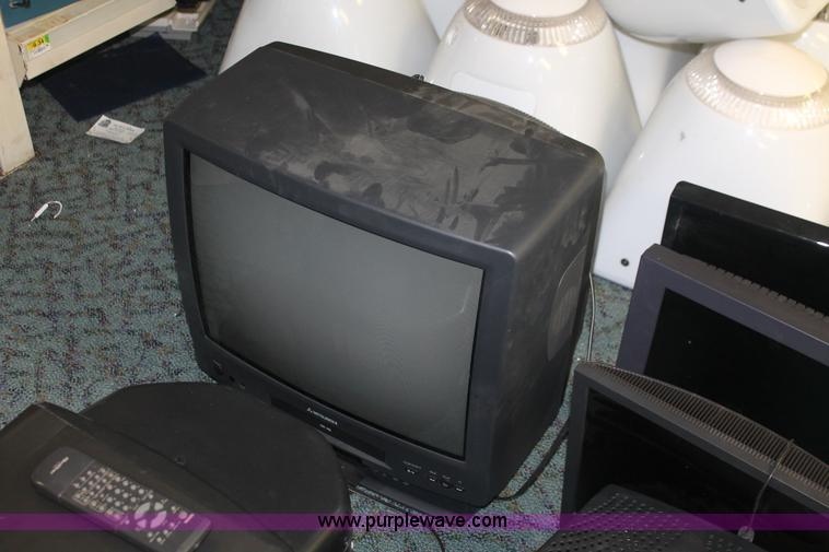 image for item AV9244 Assorted electronics