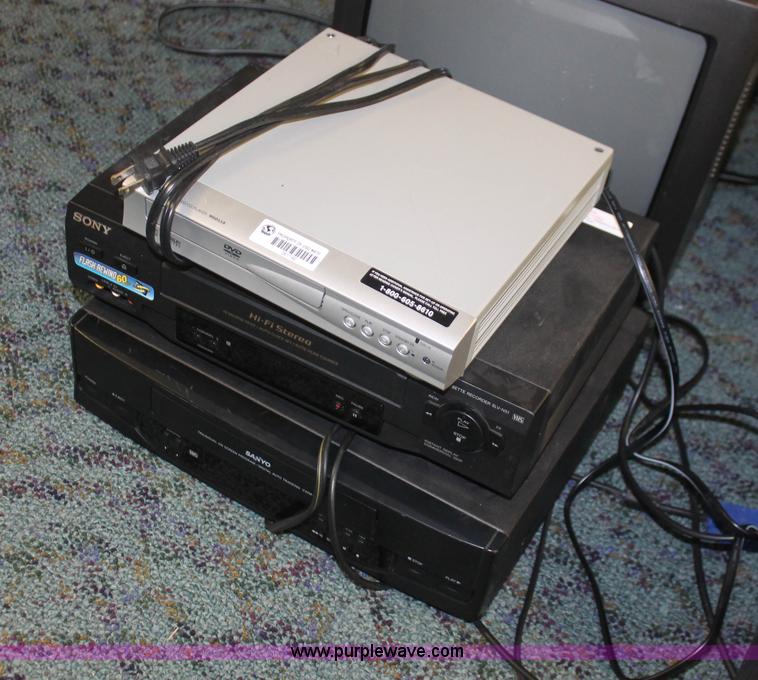 image for item AV9244 Assorted electronics