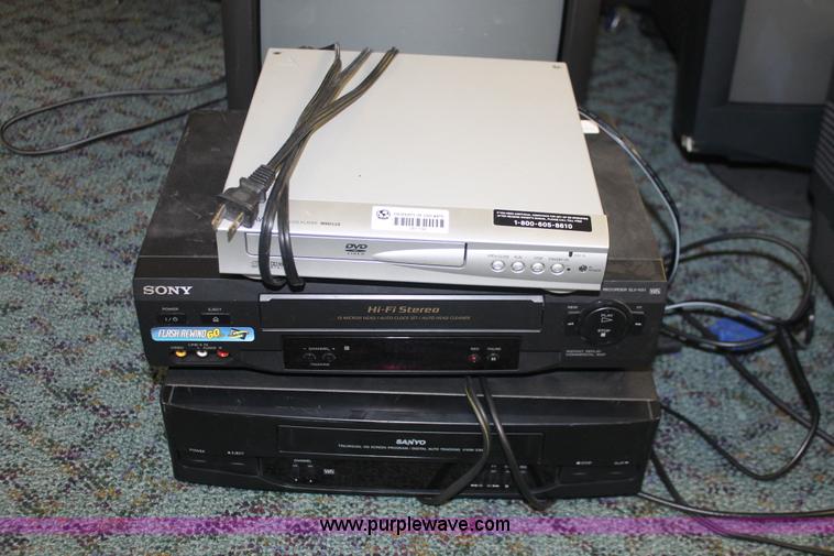 image for item AV9244 Assorted electronics