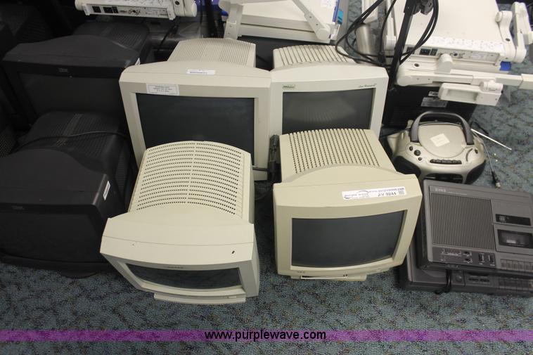 image for item AV9244 Assorted electronics