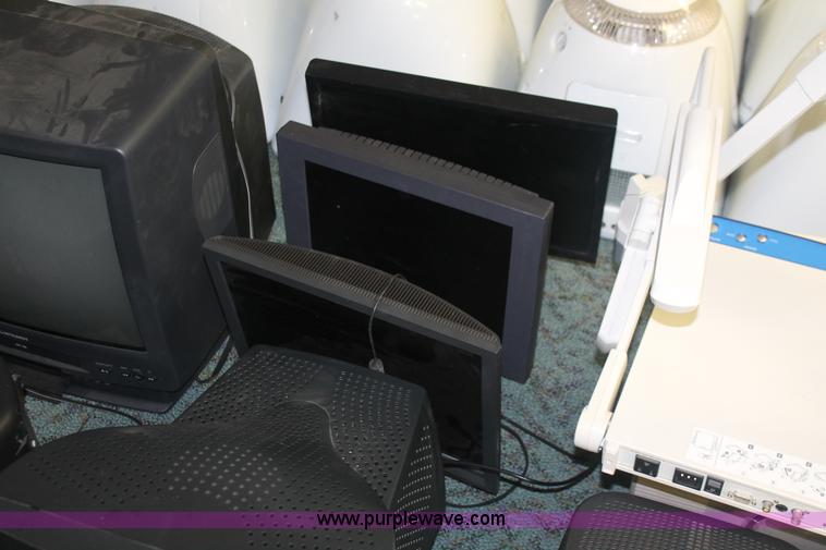 image for item AV9244 Assorted electronics