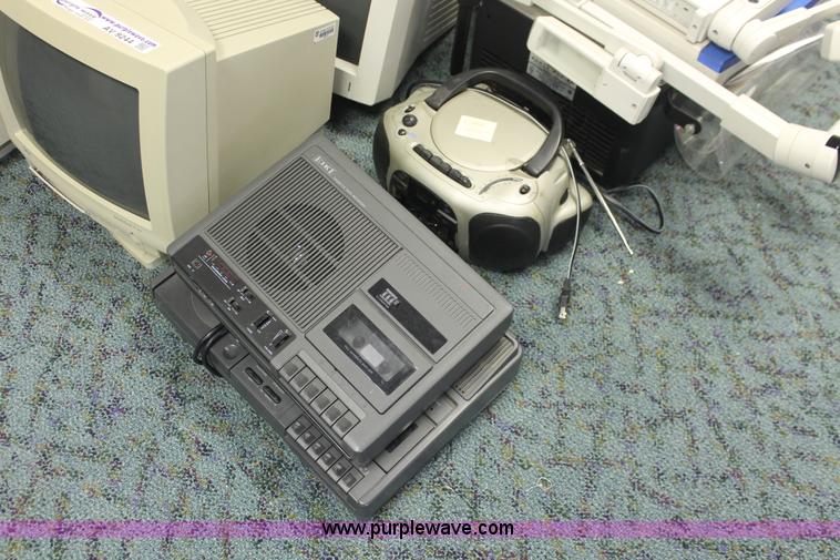 image for item AV9244 Assorted electronics