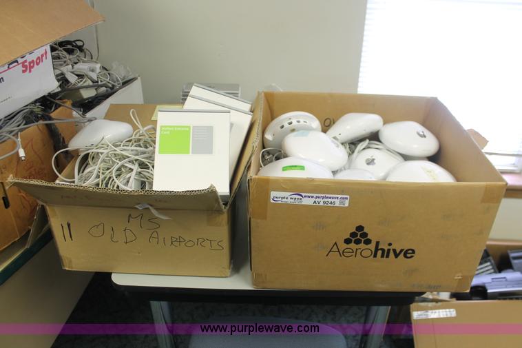 image for item AV9246 (28) Apple Airport Extreme