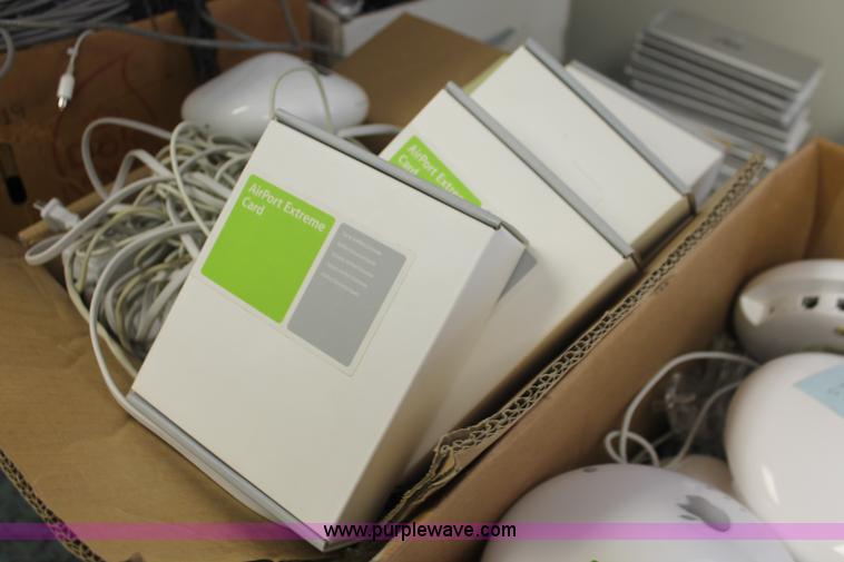 image for item AV9246 (28) Apple Airport Extreme